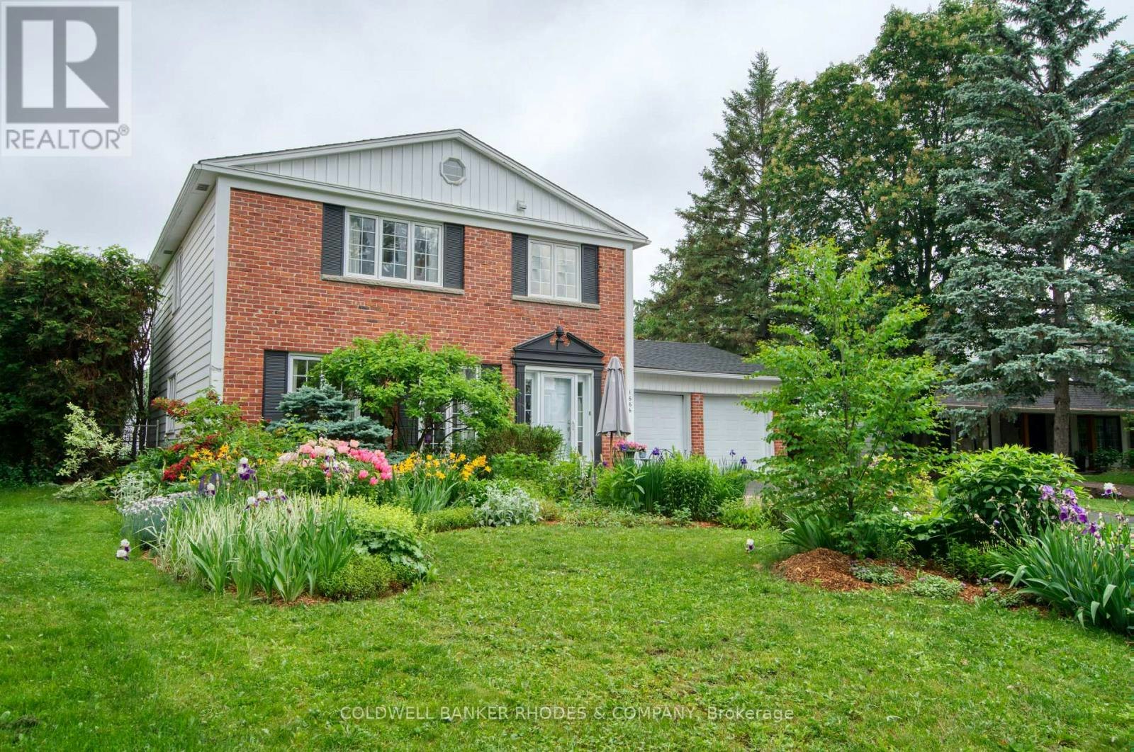 1666 Amberdale Crescent, Ottawa, ON, K1H 7B3