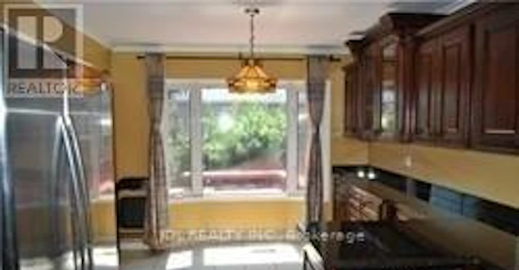 87 Strathmore Drive, Markham, ON, L3P 6K4 - 2