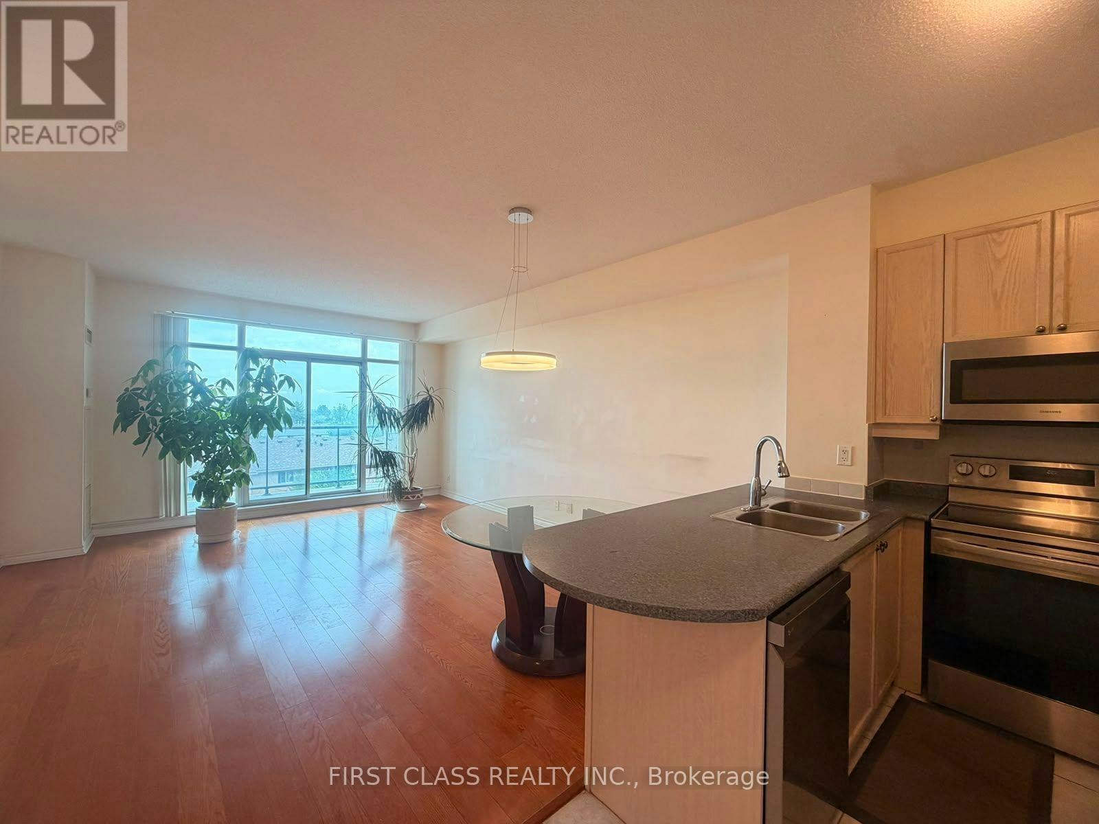 422-11121 Yonge Street, Richmond Hill, ON, L4C 0S7 - 2