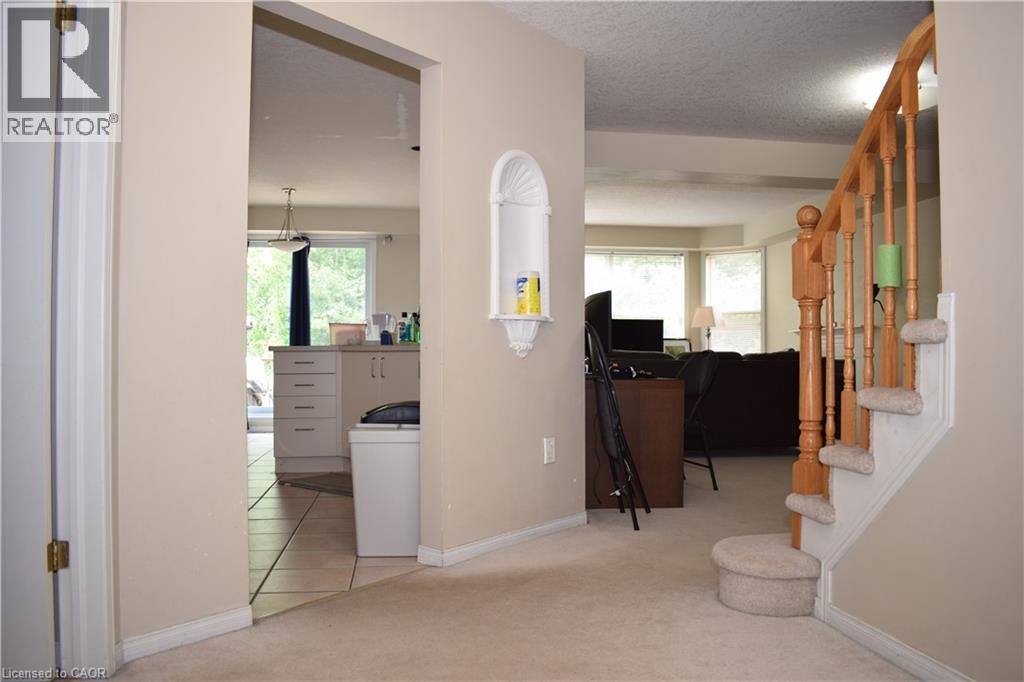 720 Brookmill Place, Waterloo, ON, N2V 2P1 - 4