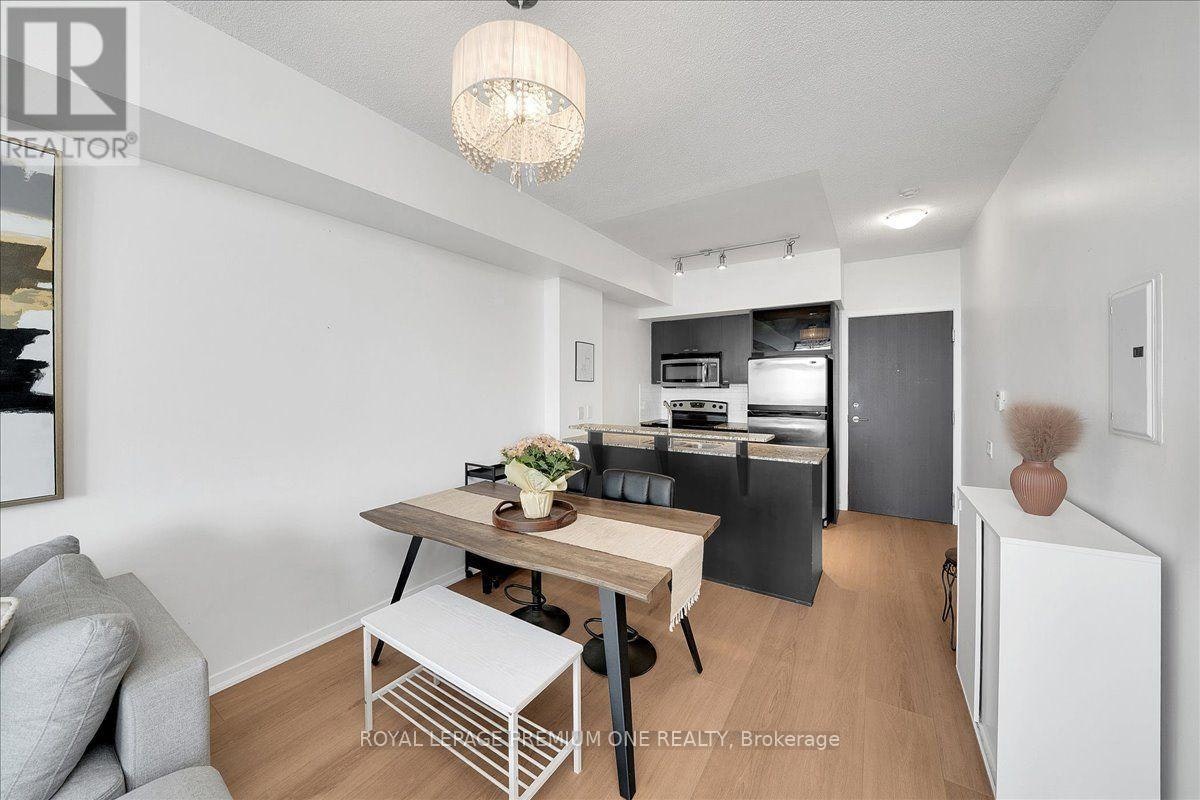 901-103 The Queensway, Toronto, ON, M6S 5B3 - 5