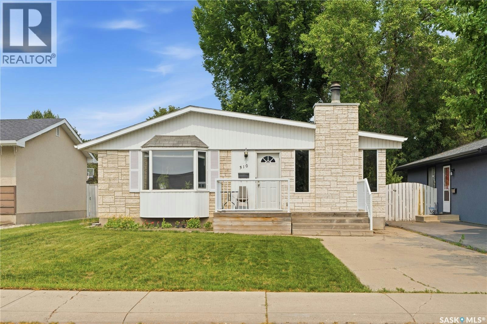 310 Douglas Crescent, Saskatoon, SK, S7L 4T4