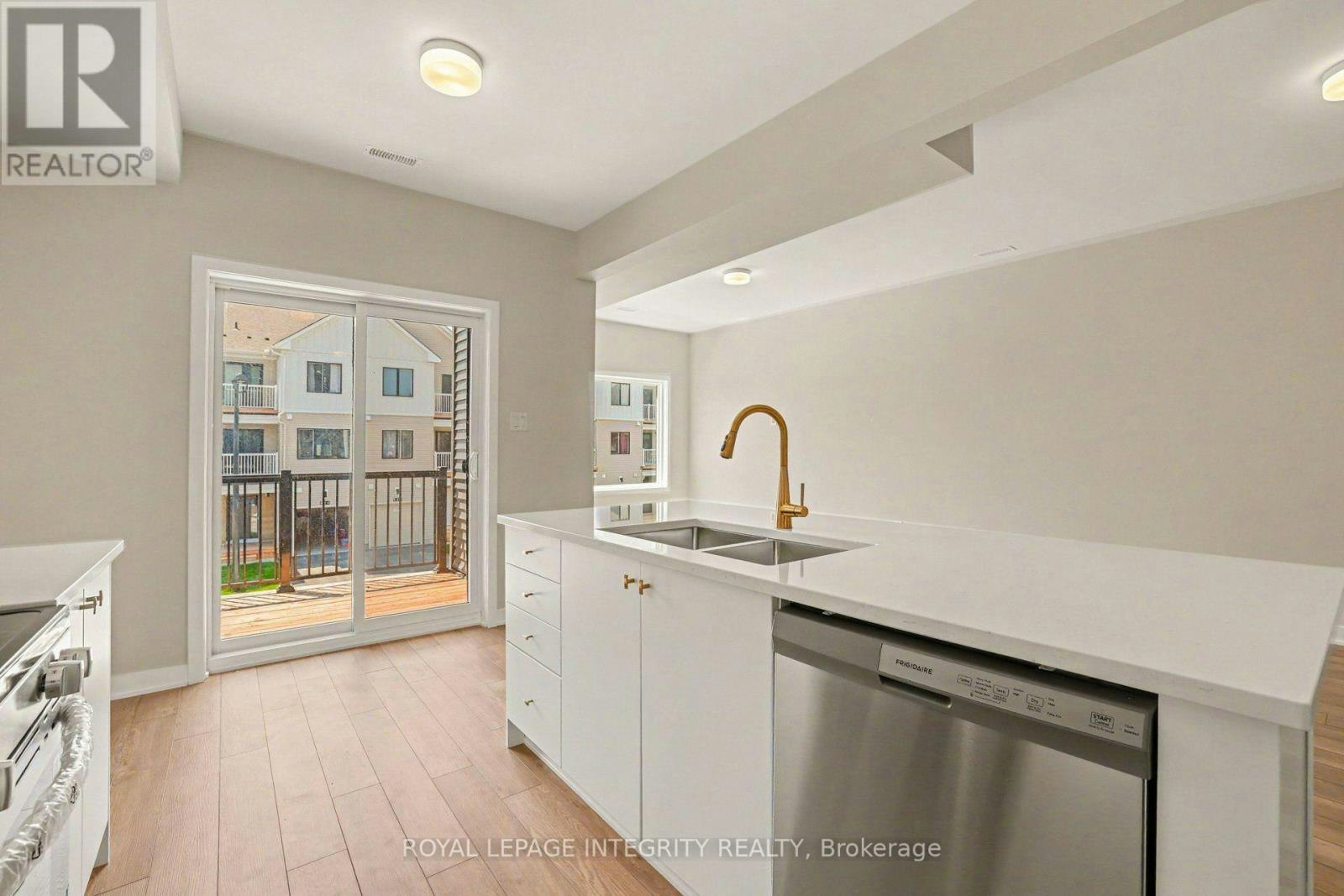 825 Demulcent Lane, Ottawa, ON, K2W 0P1 - 12