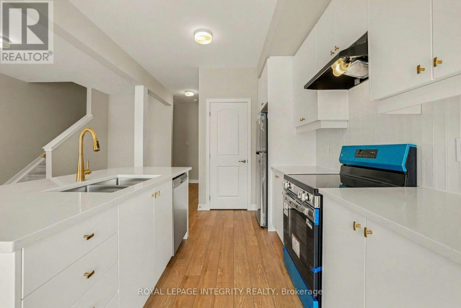 825 Demulcent Lane, Ottawa, ON, K2W 0P1 - 10