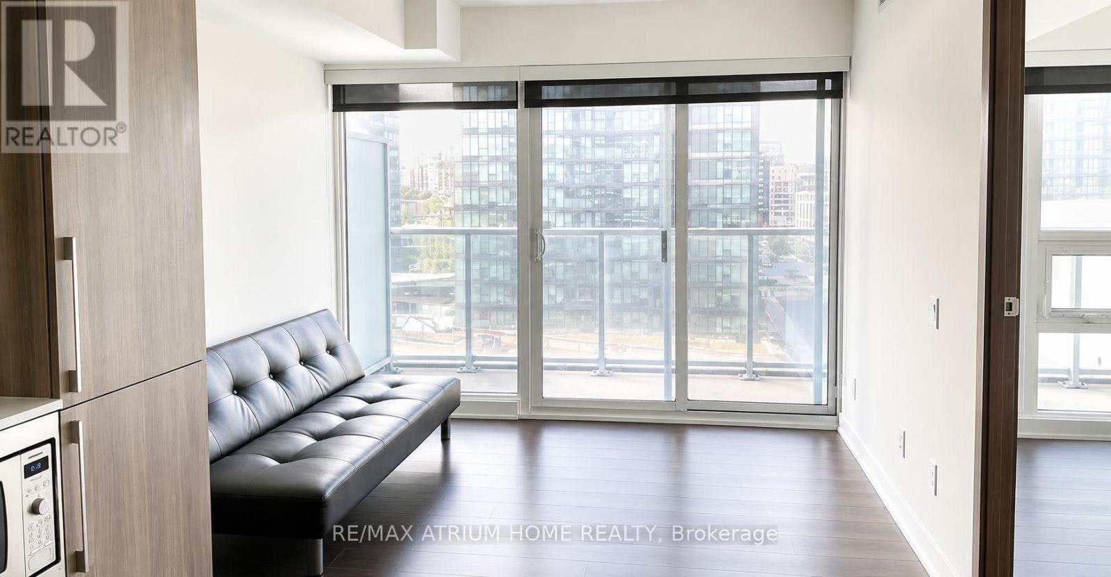 909-17 Bathurst Street, Toronto, ON, M5V 0N1 - 4