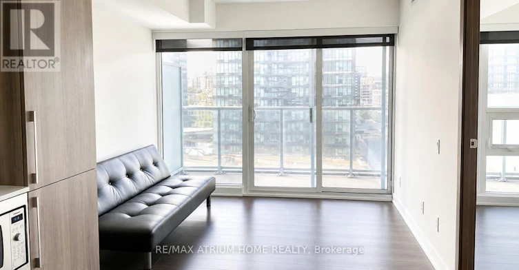 909-17 Bathurst Street, Toronto, ON, M5V 0N1 - 4
