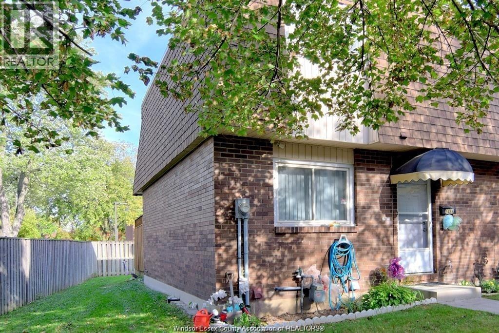 5468 Lassaline Avenue, Windsor, ON, N8T 1A9 - 2