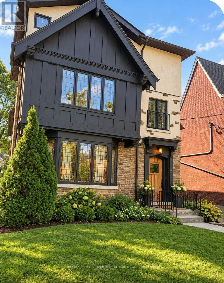 UPPER-39 Whitehall Road, Toronto, ON, M4W 2C5