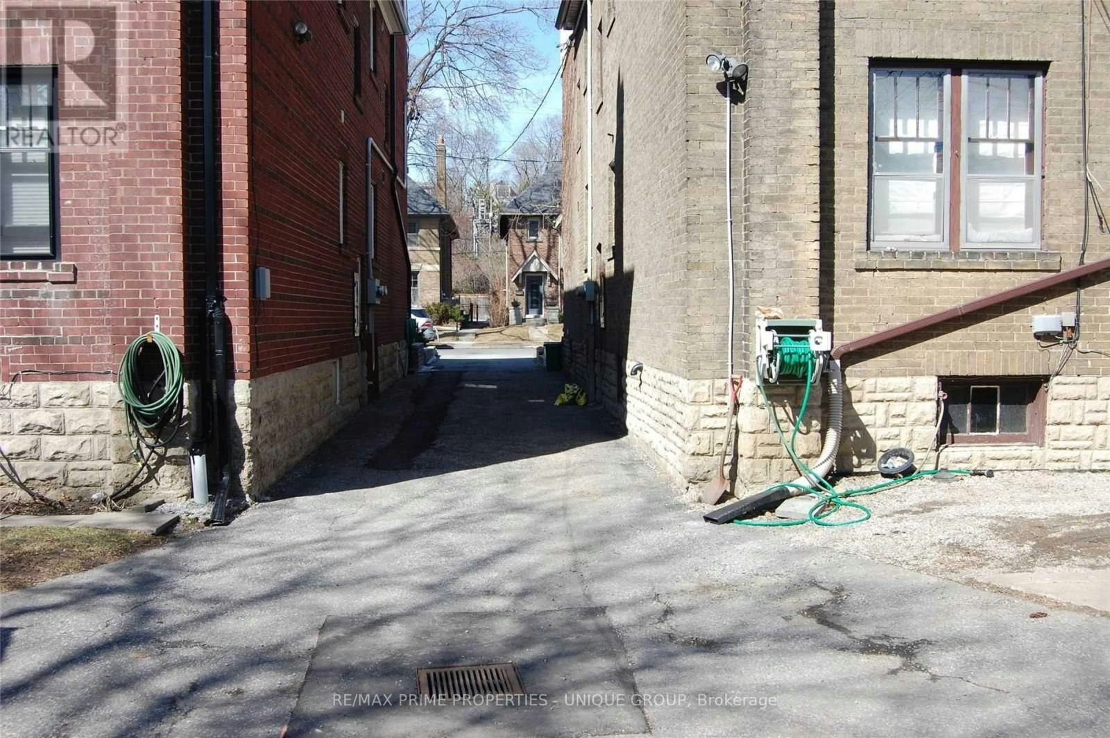 UPPER-39 Whitehall Road, Toronto, ON, M4W 2C5 - 13
