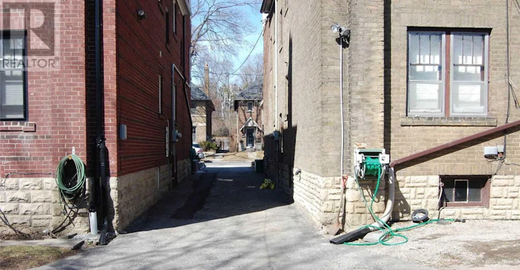 UPPER-39 Whitehall Road, Toronto, ON, M4W 2C5 - 13