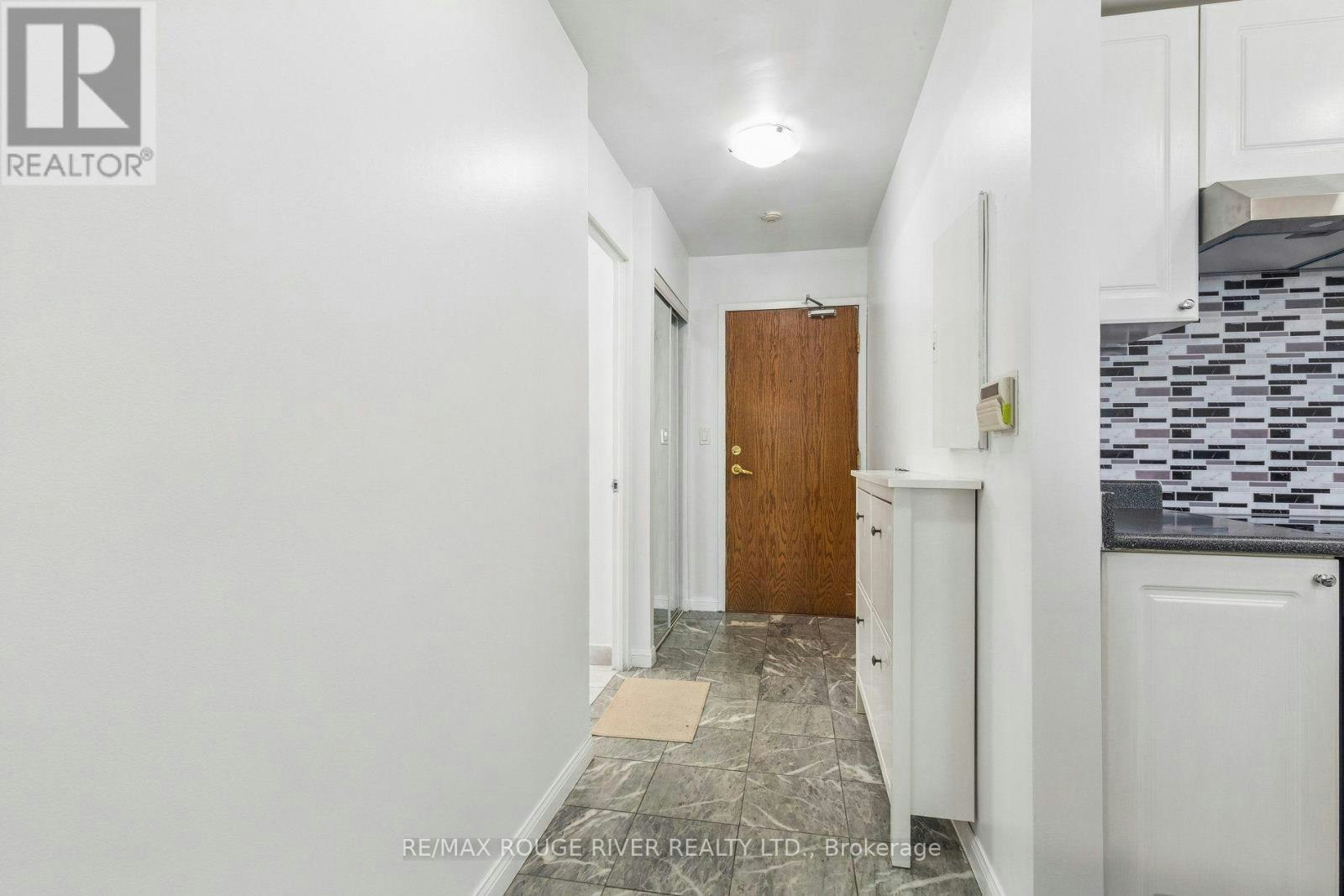 2301-1 Lee Centre Drive, Toronto, ON, M1H 3J2 - 9