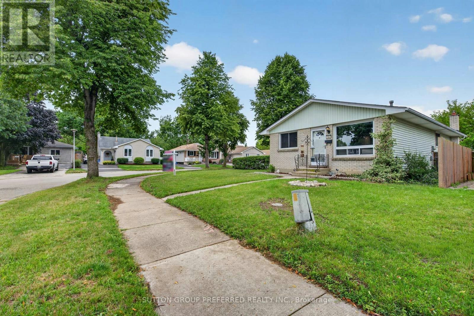 53 Renny Crescent, London, ON, N6E 2C4