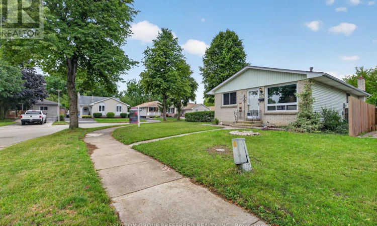 53 Renny Crescent