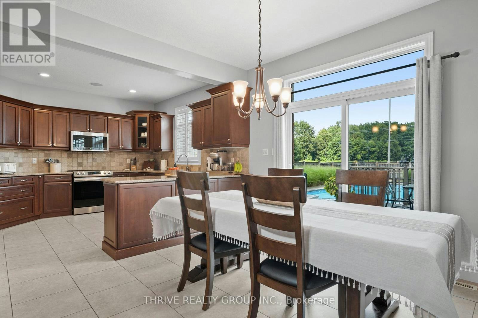 12 Ashwood Crescent, Komoka, ON, N0M 2A0 - 7