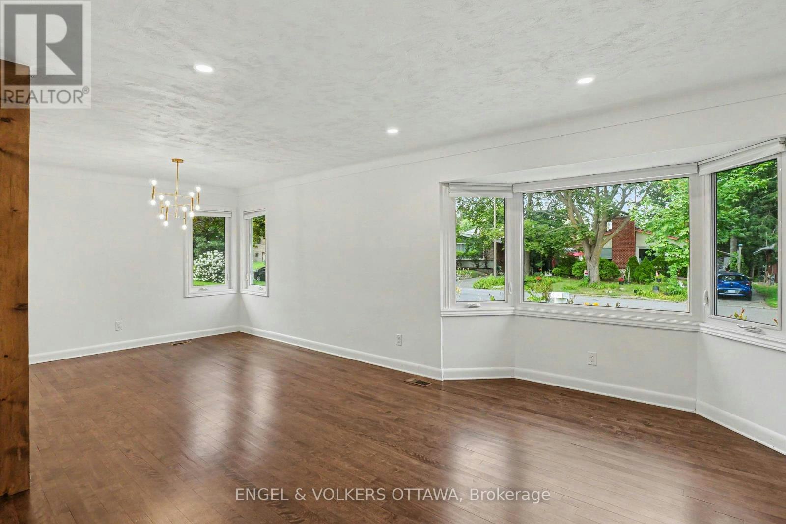 524 Penhill Avenue, Ottawa, ON, K1G 0V6 - 3