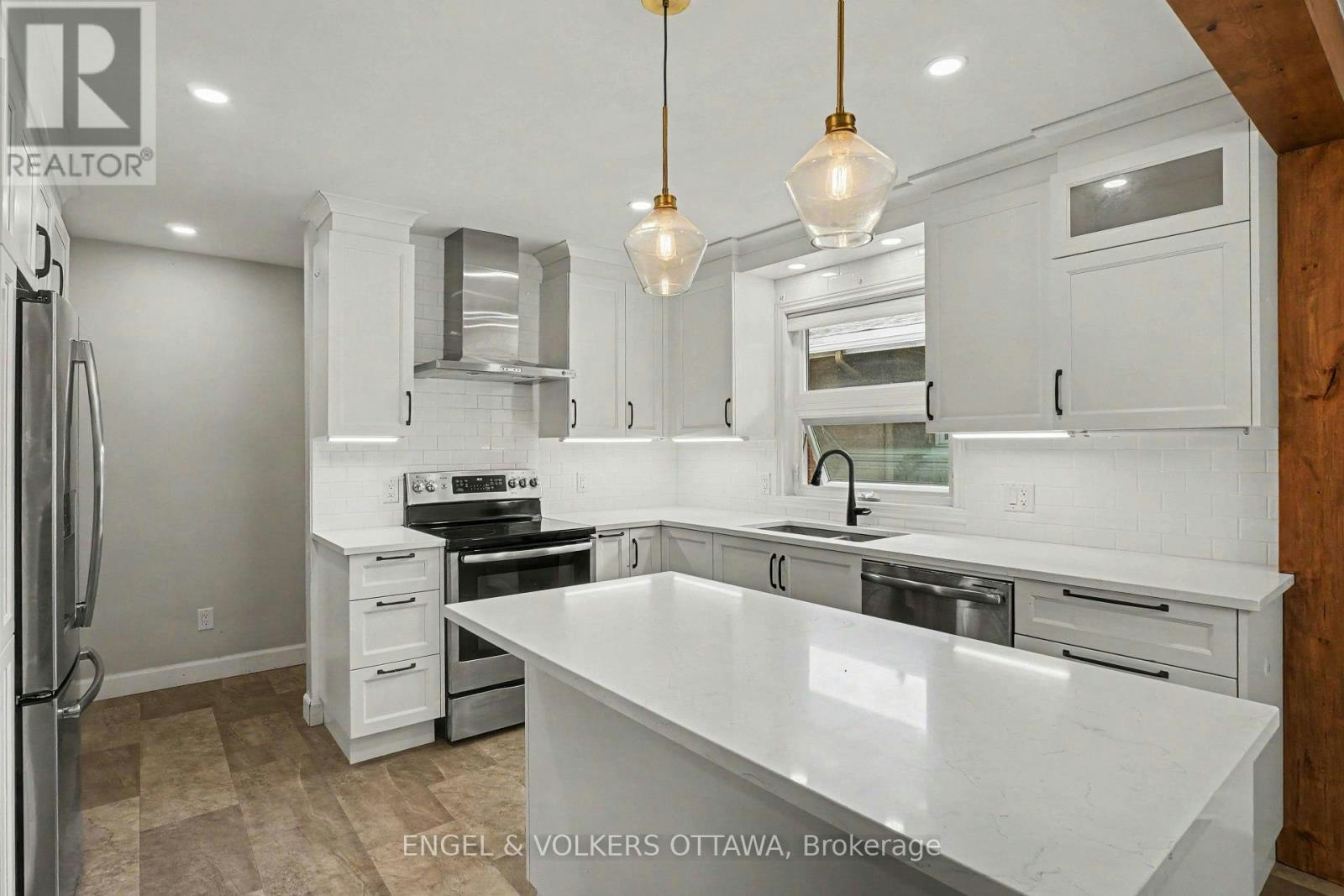 524 Penhill Avenue, Ottawa, ON, K1G 0V6 - 5