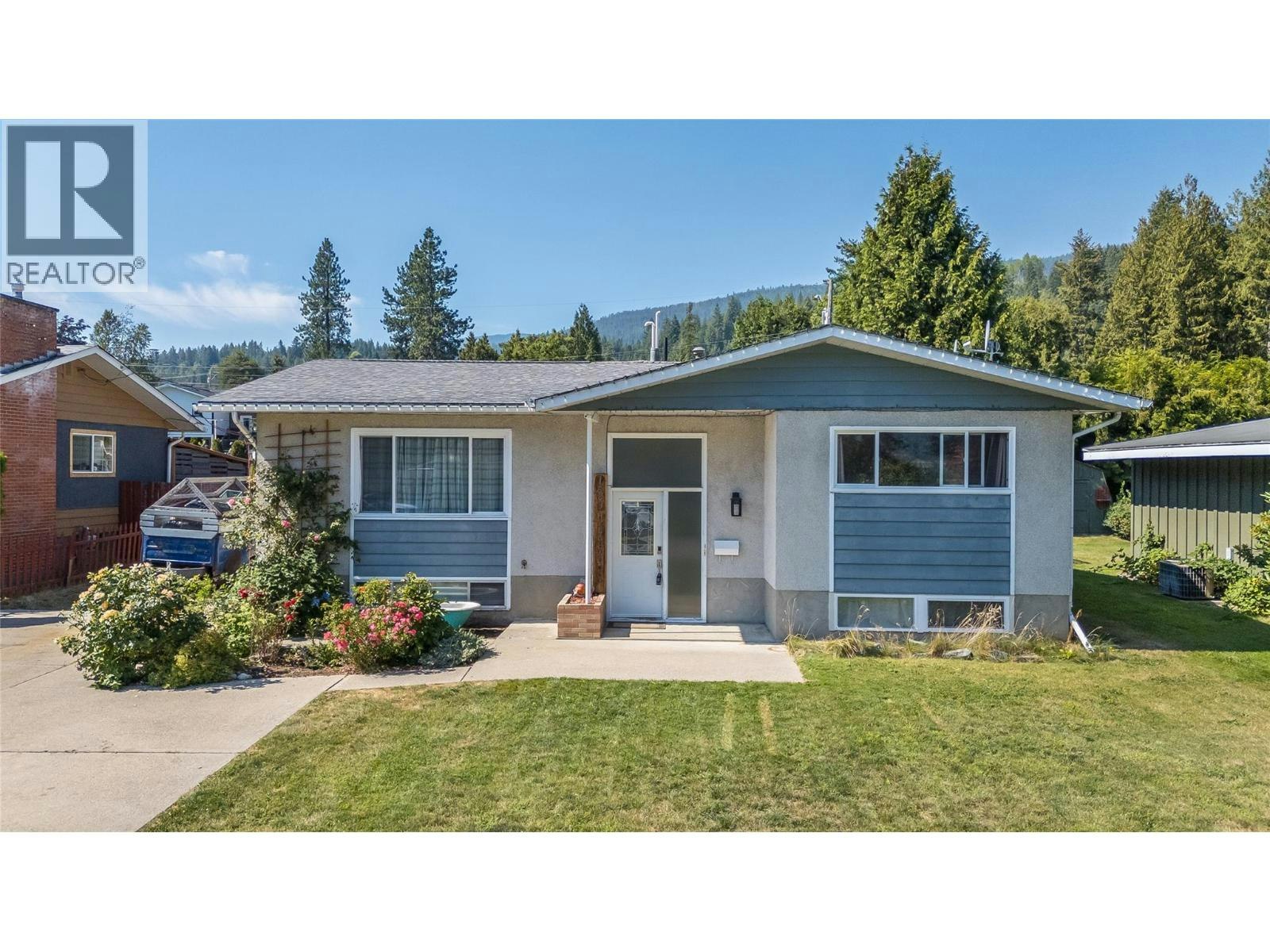 1684 Ridgewood Drive, Castlegar, BC, V1N 2L7