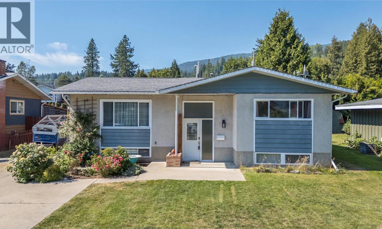 1684 Ridgewood Drive