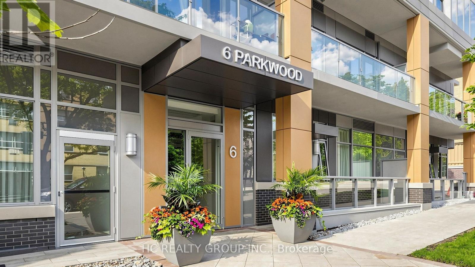 701-6 Parkwood Avenue, Toronto, ON, M4V 0A3 - 2