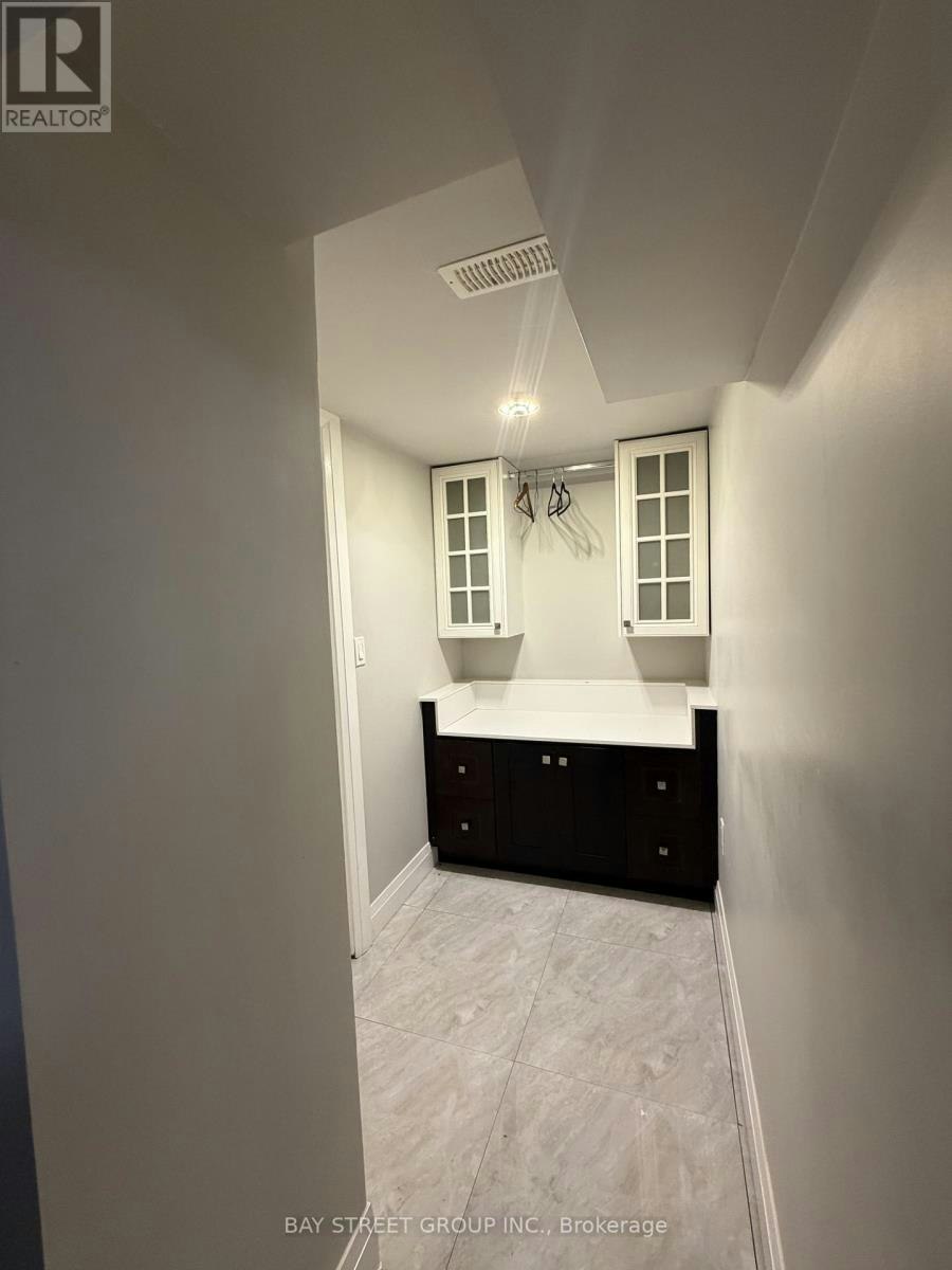 MAIN And Lower 33 Dalton Road, Toronto, ON, M5R 2Y8 - 15