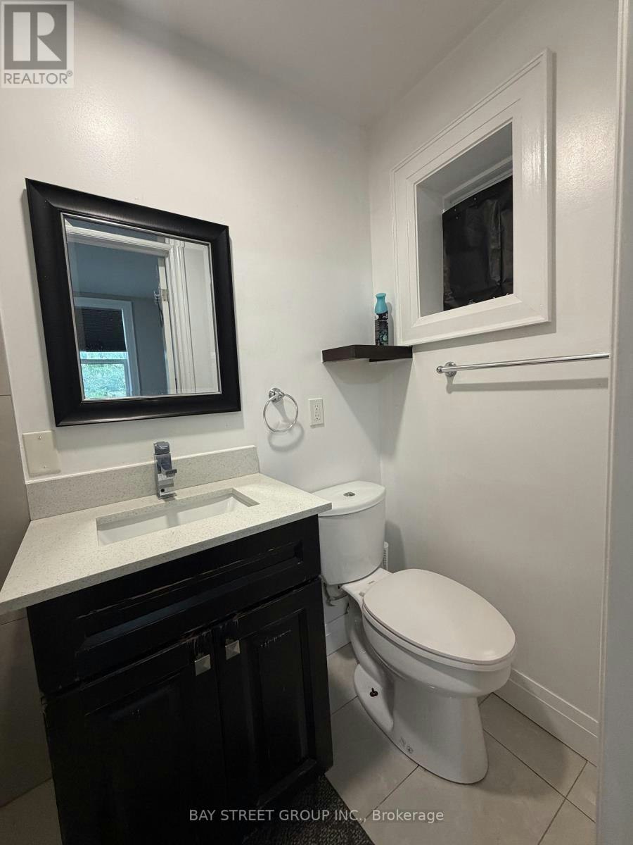 MAIN And Lower 33 Dalton Road, Toronto, ON, M5R 2Y8 - 18