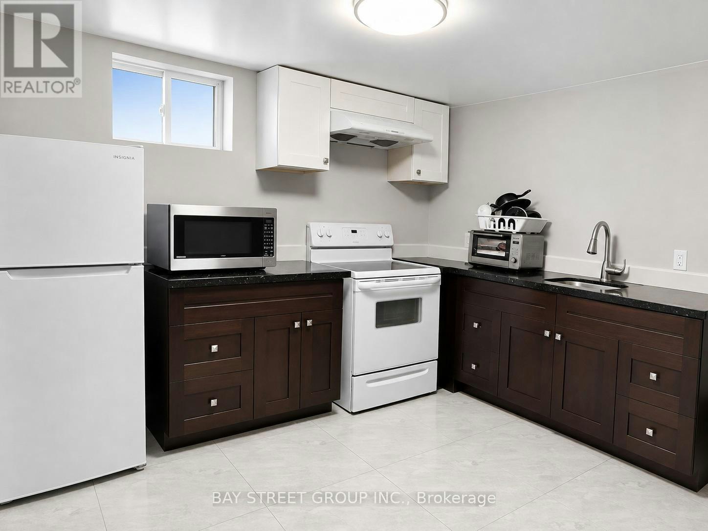 MAIN And Lower 33 Dalton Road, Toronto, ON, M5R 2Y8 - 2