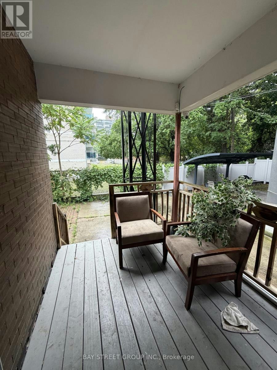 MAIN And Lower 33 Dalton Road, Toronto, ON, M5R 2Y8 - 11