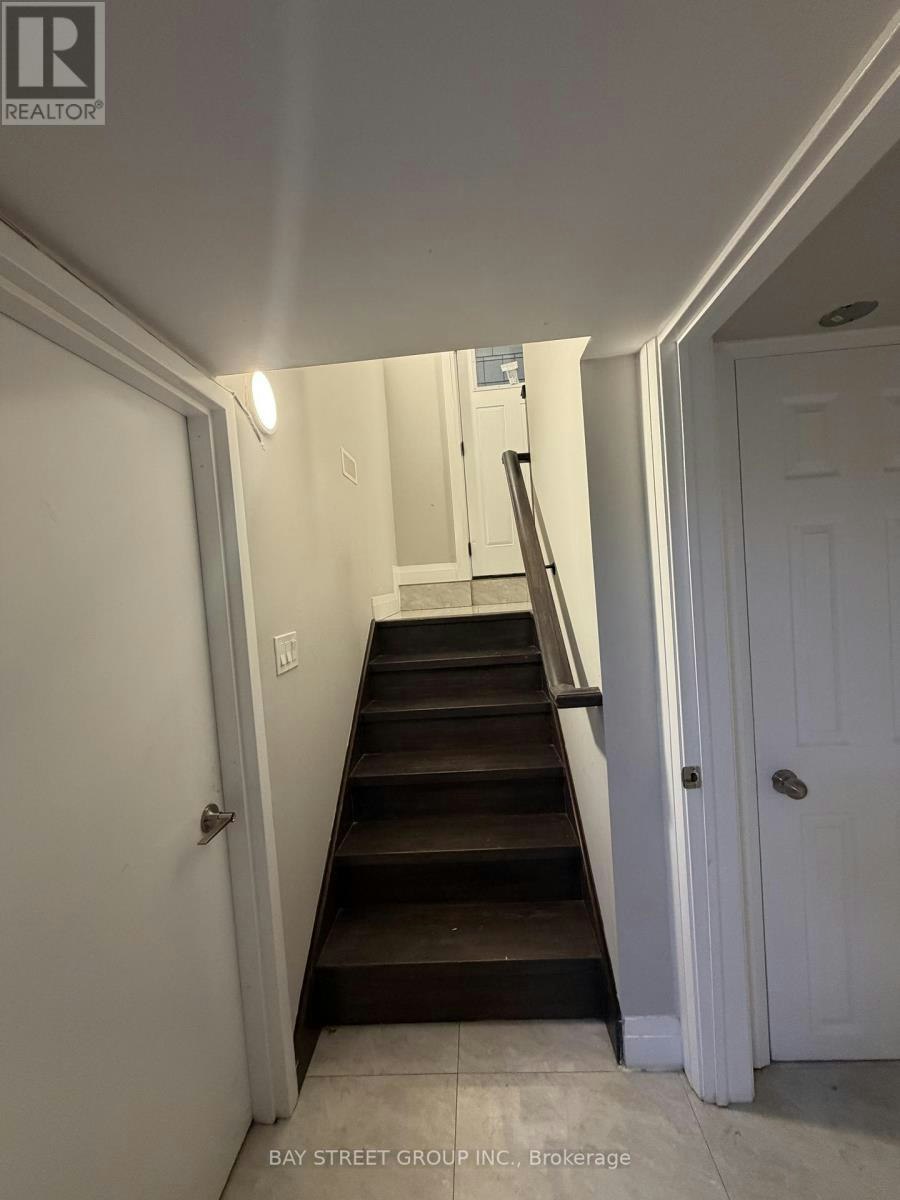 MAIN And Lower 33 Dalton Road, Toronto, ON, M5R 2Y8 - 12