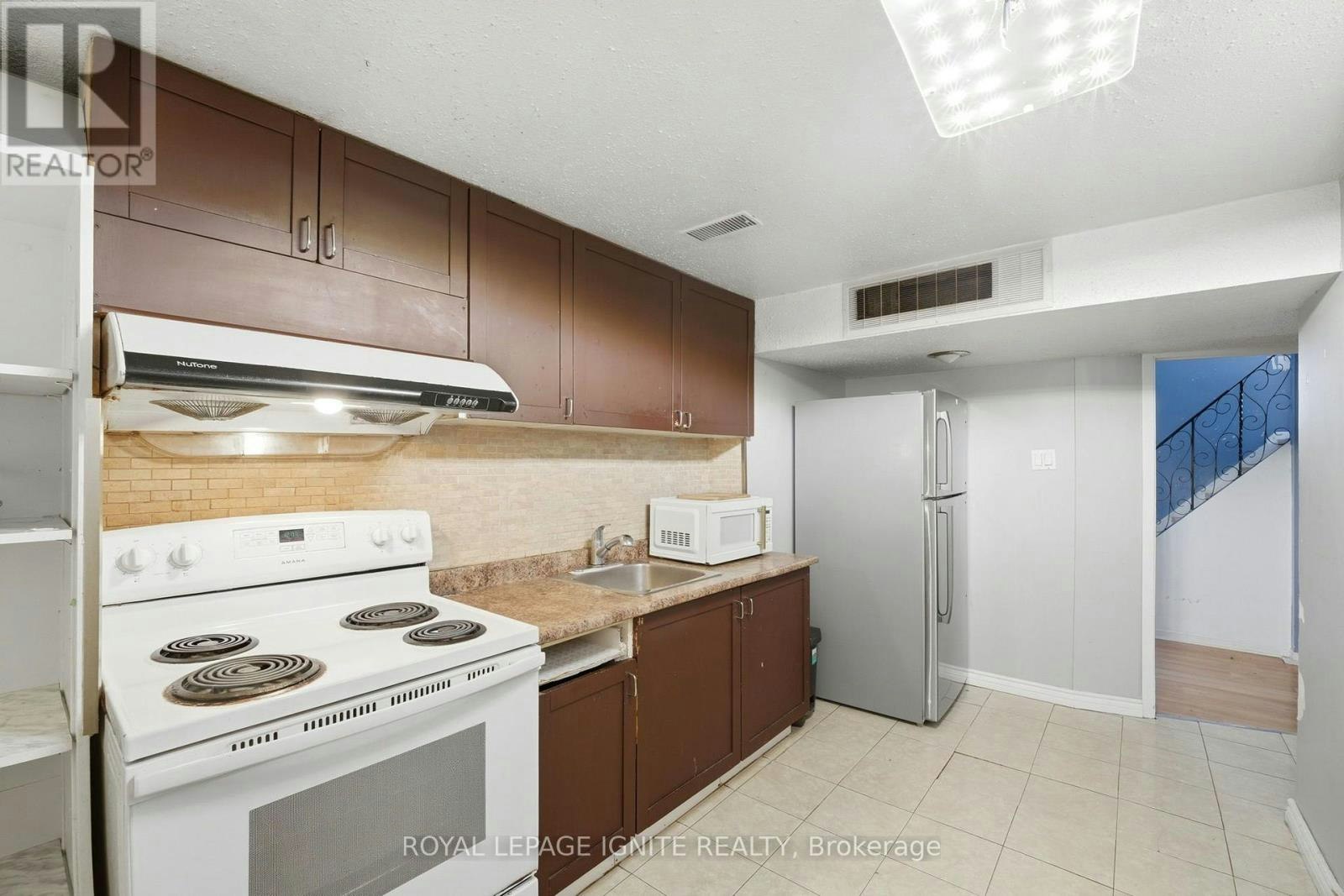 BSMT-18 Gloaming Drive, Toronto, ON, M1E 2Z3 - 9