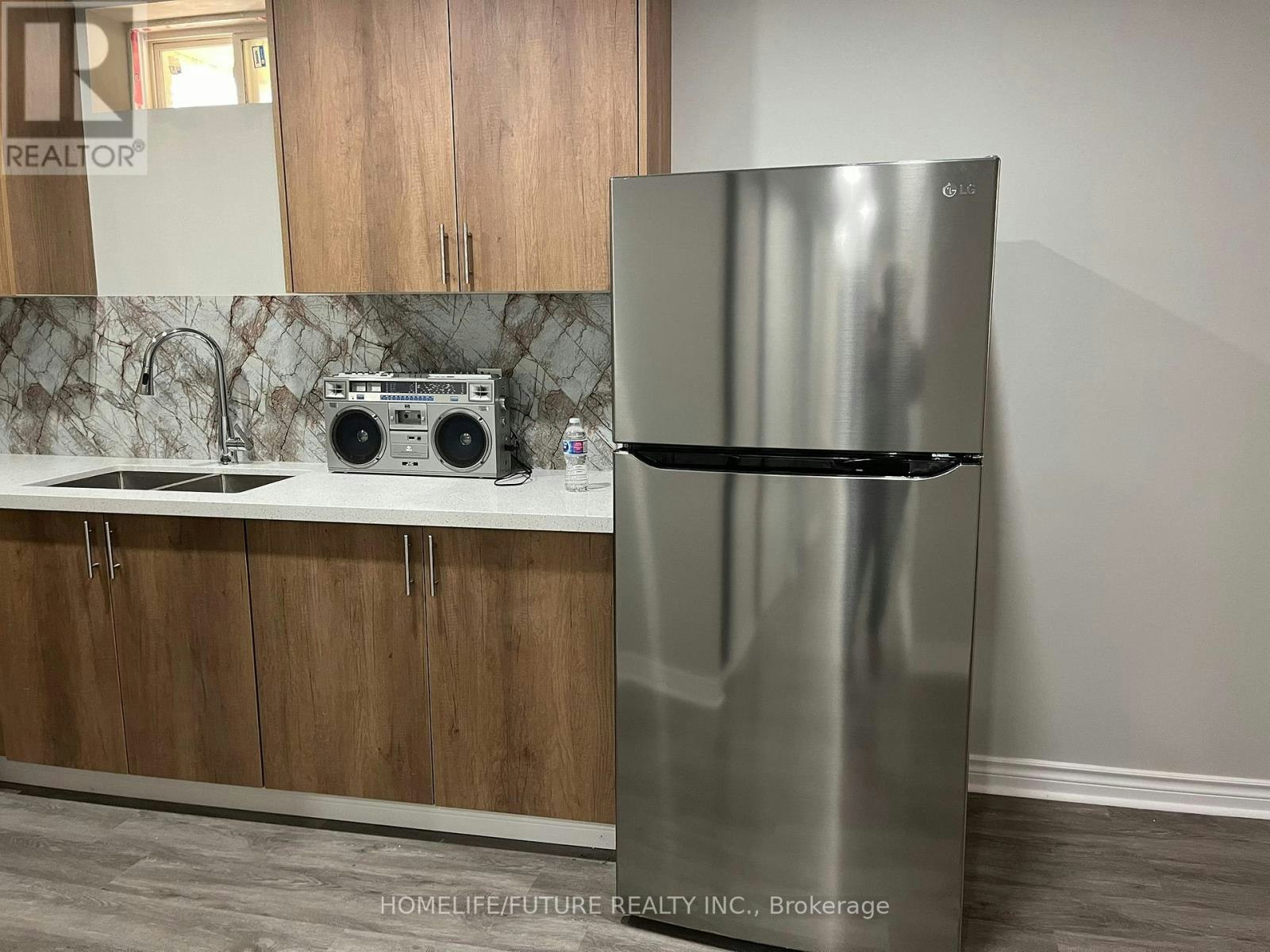 BSMT-2 Hoover Park Drive, Whitchurch-Stouffville, ON, L4A 1S1 - 9