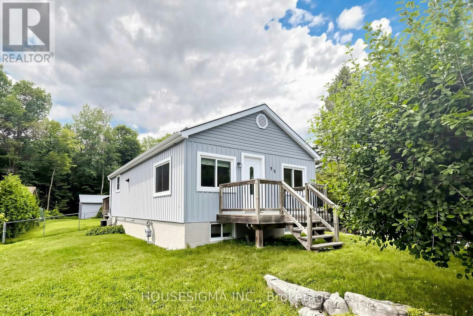 96 Oak Avenue, East Gwillimbury, ON, L4N 1A3