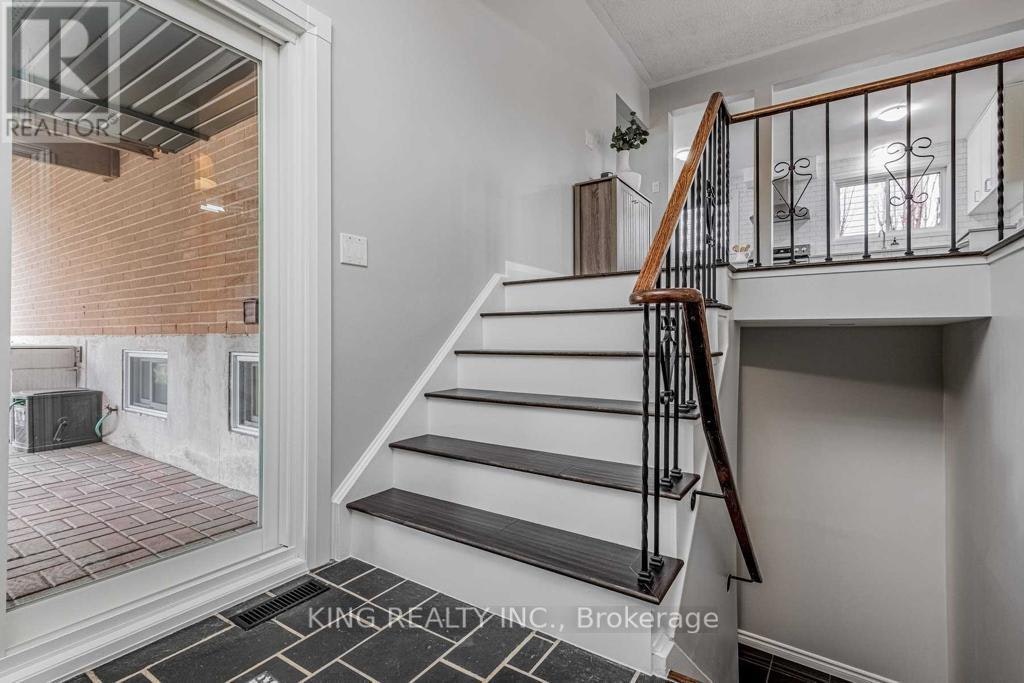 13 Brookland Drive W, Brampton, ON, L6T 2M4 - 3
