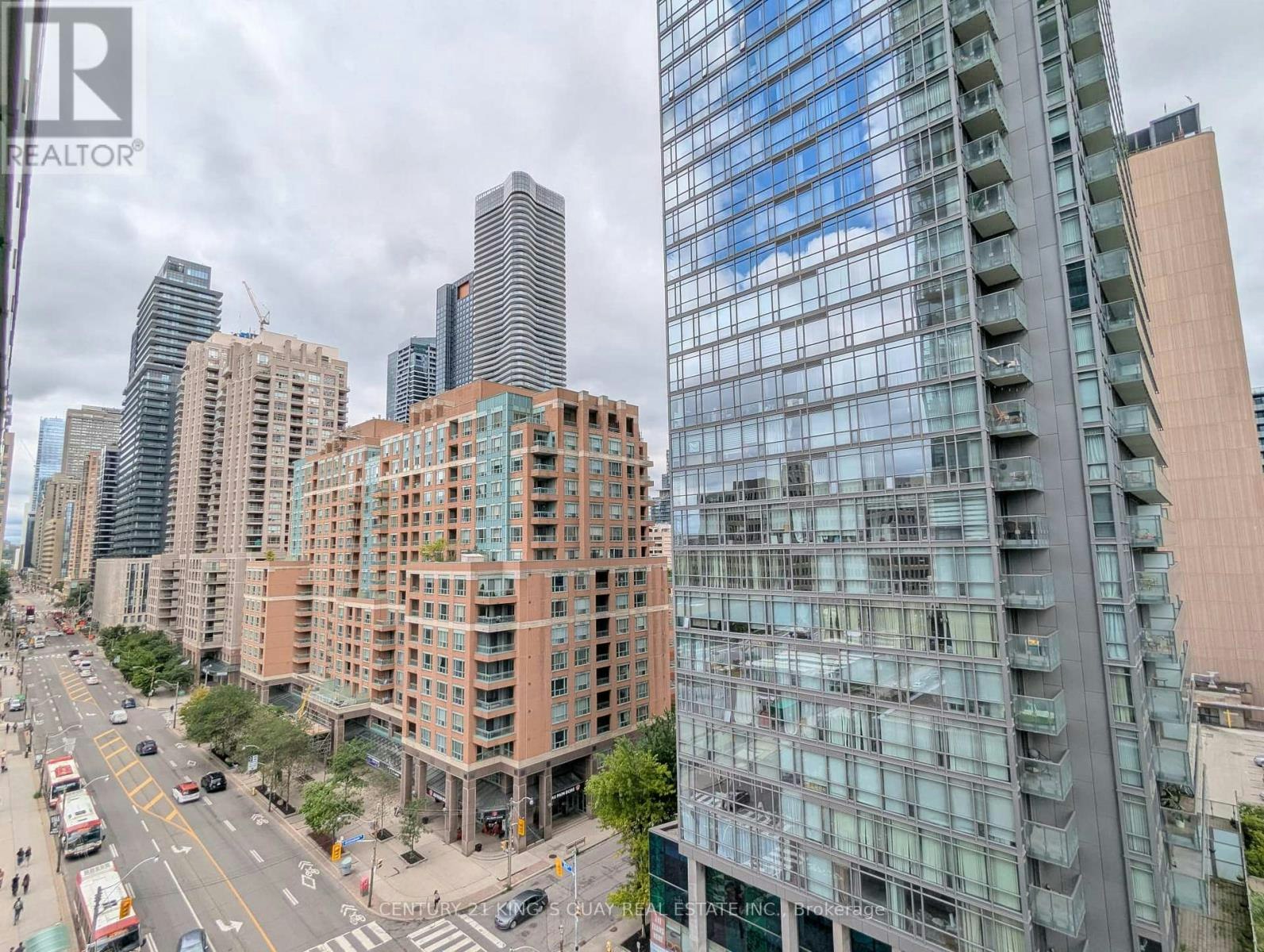 906-832 Bay Street, Toronto, ON, M5S 1Z6 - 2