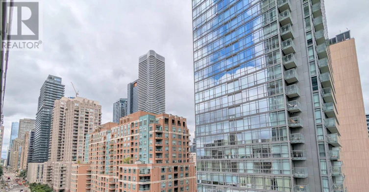 906-832 Bay Street, Toronto, ON, M5S 1Z6 - 2