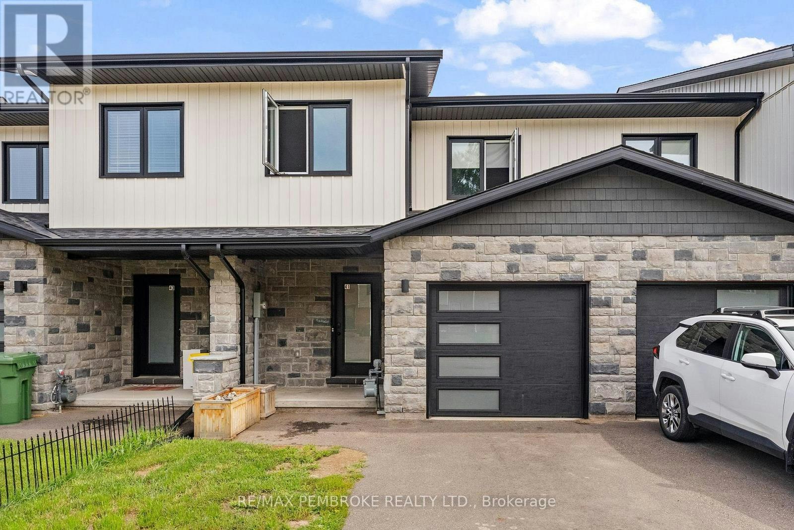 41 Northbrook Road, Petawawa, ON, K8H 3N5