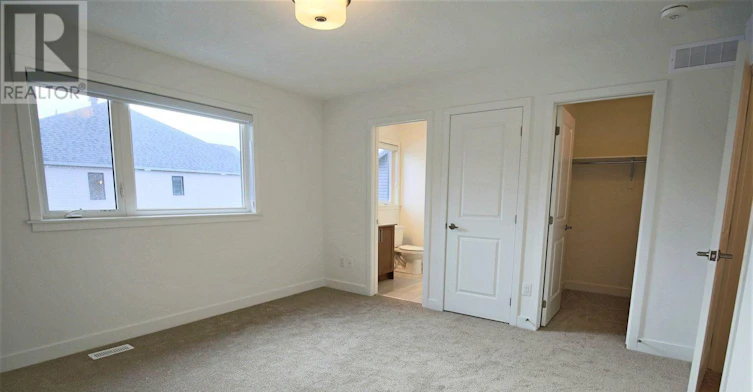 258 Monticello Avenue, Ottawa, ON, K2S 2S1 - 4