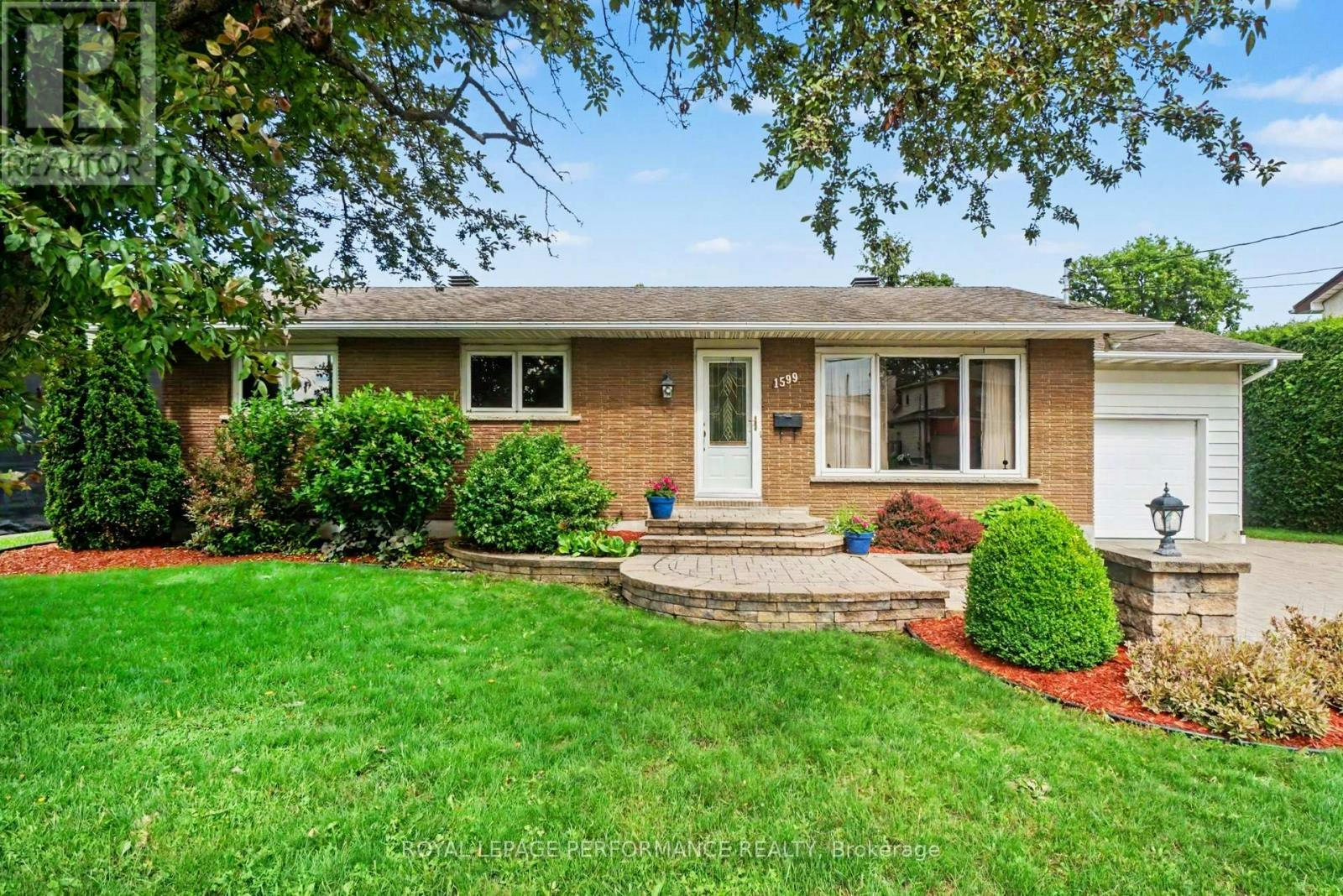 1599 Maxime Street, Ottawa, ON, K1B 3K9