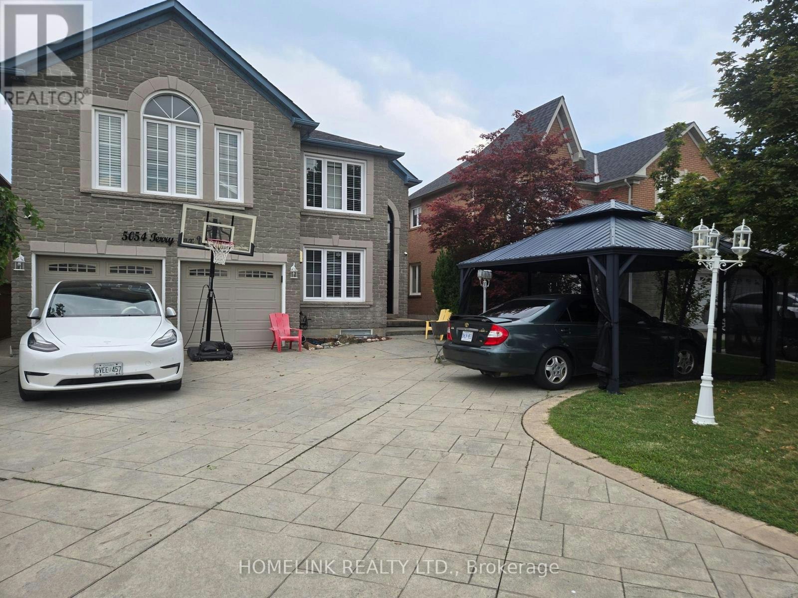 5054 Terry Fox Way, Mississauga, ON, L5V 1R7 - 2