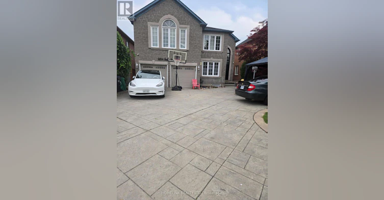 5054 Terry Fox Way, Mississauga, ON, L5V 1R7