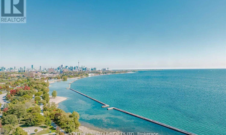 1928 Lakeshore Boulevard W