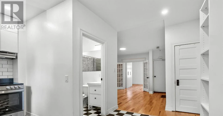 2-673 Woodbine Avenue, Toronto, ON, M4E 2J3 - 9