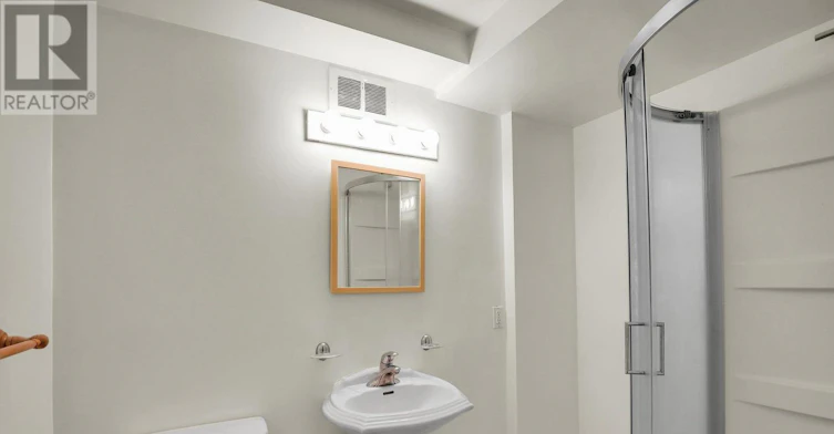 359 Mountbatten Avenue, Ottawa, ON, K1H 5W2 - 36