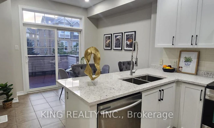 86 Magdalene Crescent S