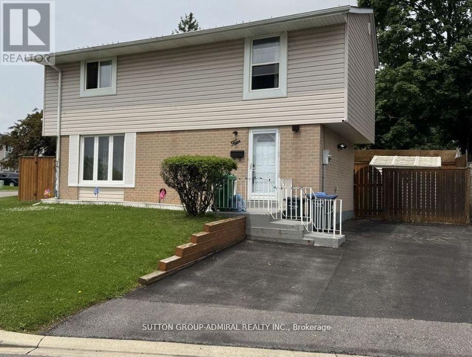 4 Hardcastle Court, Brampton, ON, L6S 2A9