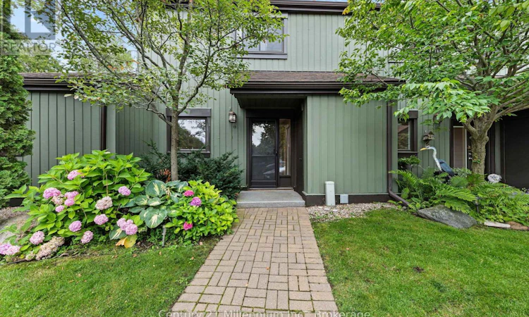 156 Escarpment Crescent