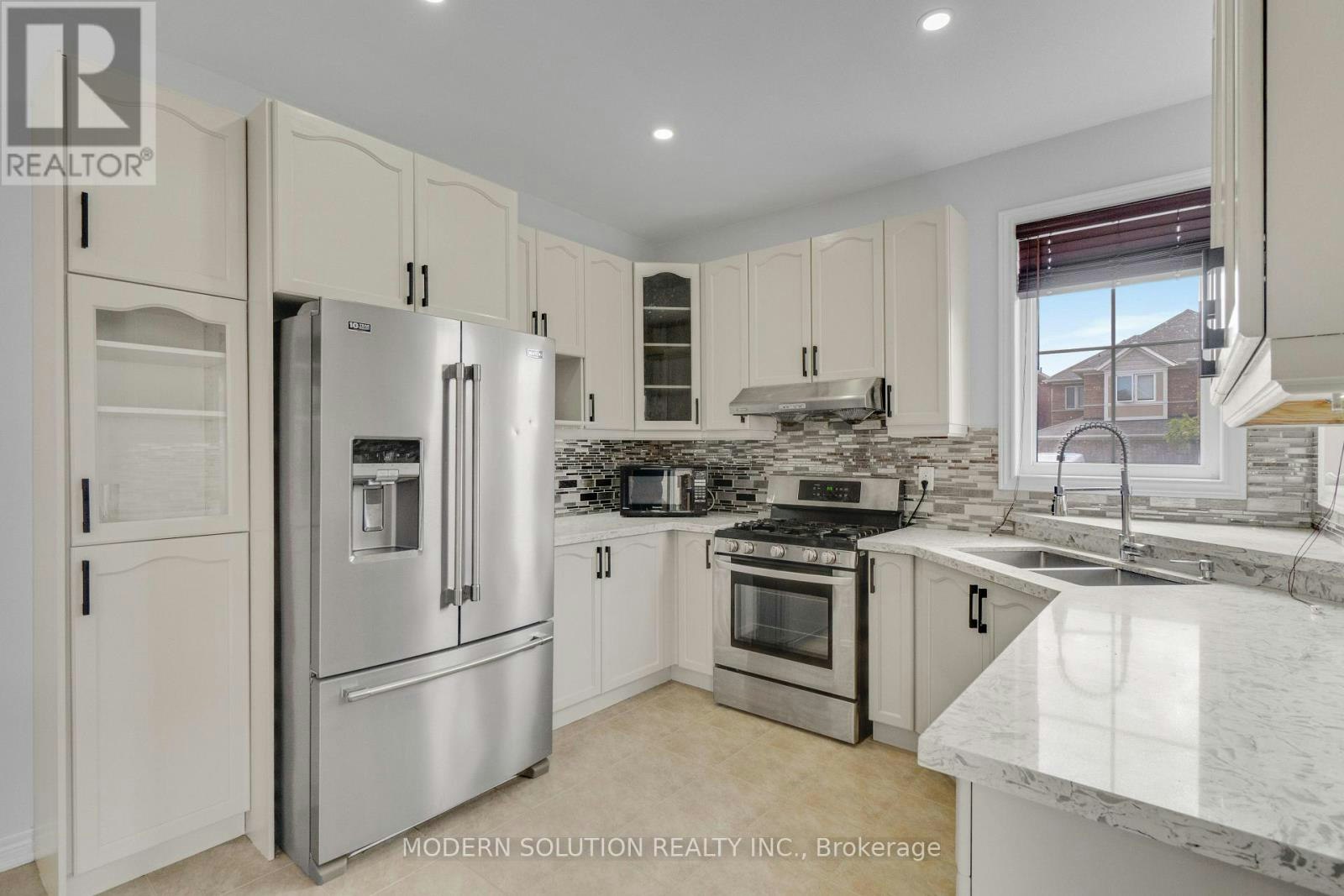 4 Overhold Crescent, Richmond Hill, ON, L4E 0L4 - 18