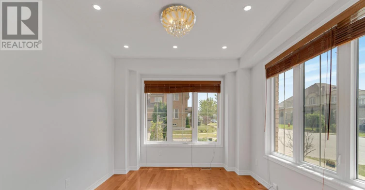 4 Overhold Crescent, Richmond Hill, ON, L4E 0L4 - 7
