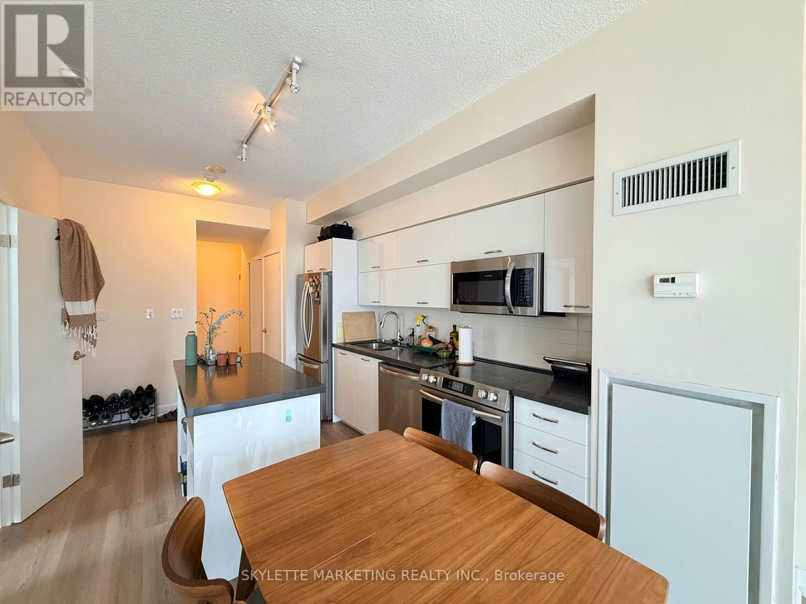 1203-126 Simcoe Street, Toronto, ON, M5H 4E6 - 7