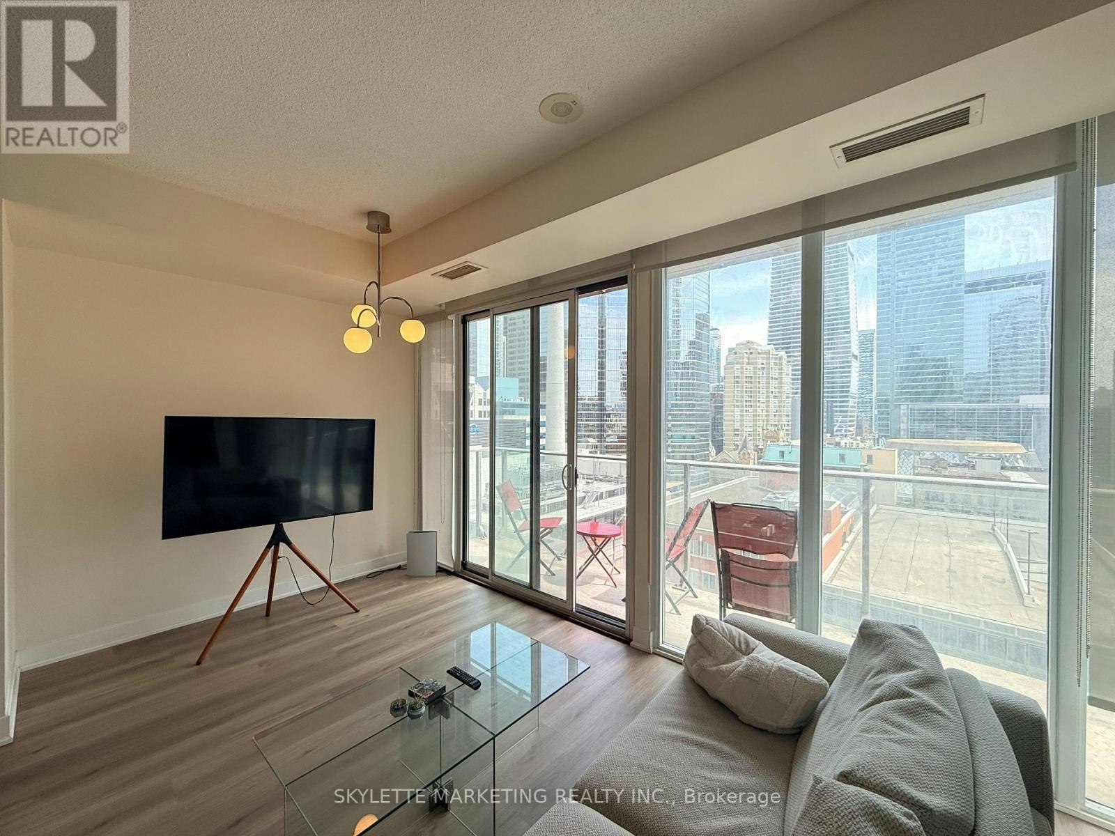 1203-126 Simcoe Street, Toronto, ON, M5H 4E6