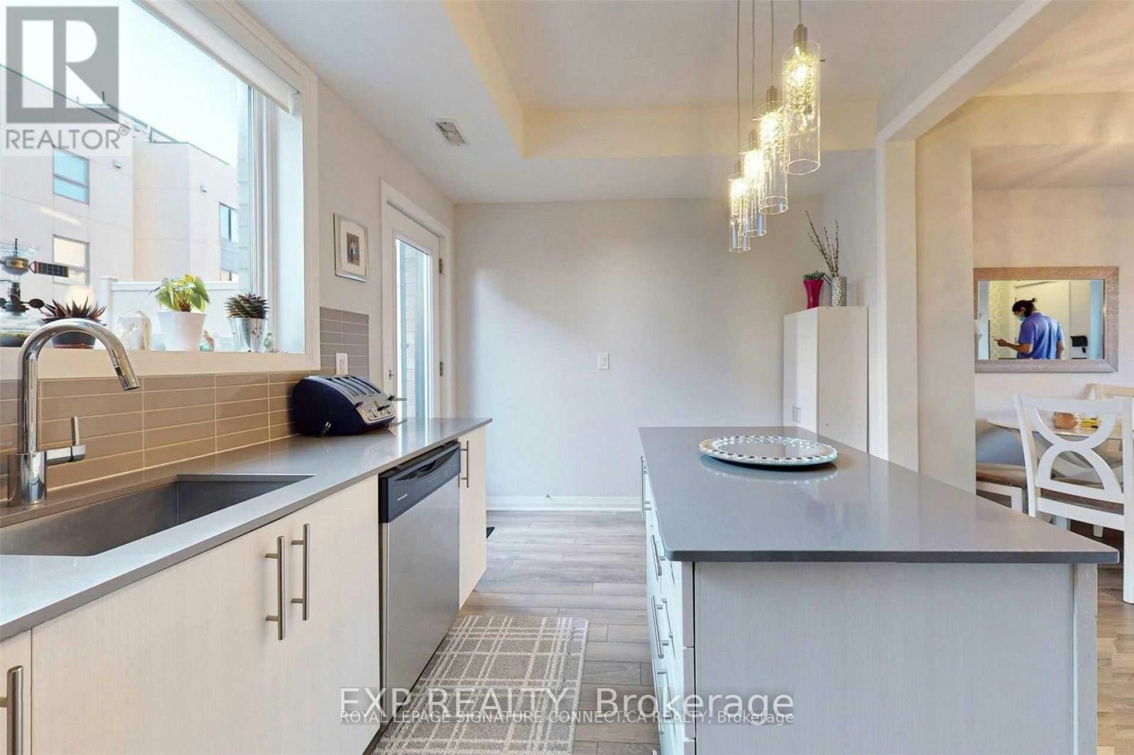 16 Caroline Carpenter Grove, Toronto, ON, M3K 0B1 - 13